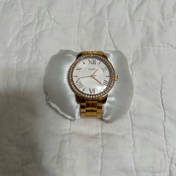 Gold Guess watch - Picture 2 of 3